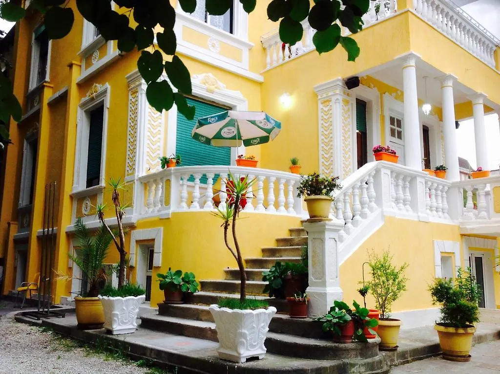 Hotel Vila 15 - Center Tirana 4*,  Albania