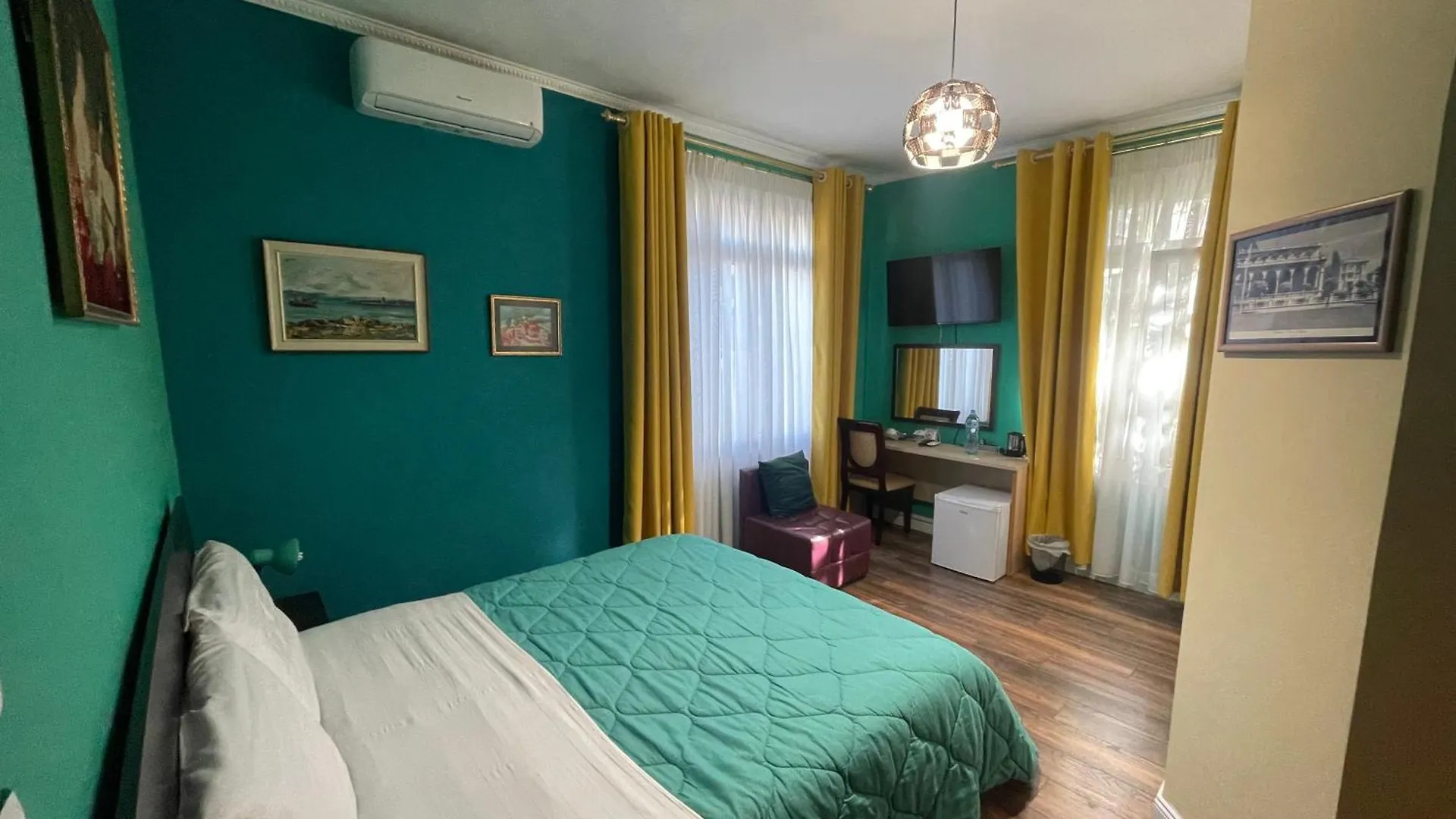Hotel Vila 15 - Center Tirana 4*,  Albania